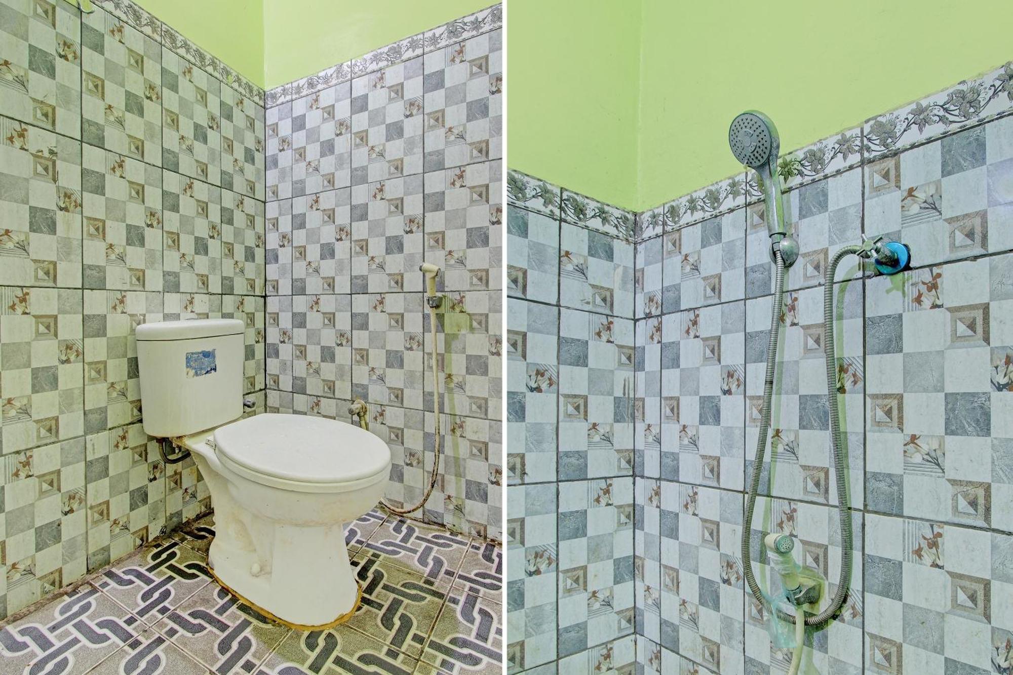 Hotel Oyo 92467 Cahyo Kost 1 Semarang Zewnętrze zdjęcie